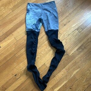 Ali Yoga Pants M EUC
